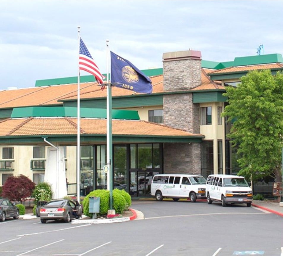 Parking at Red Lion Hotel Rogue Regency Medford Airport