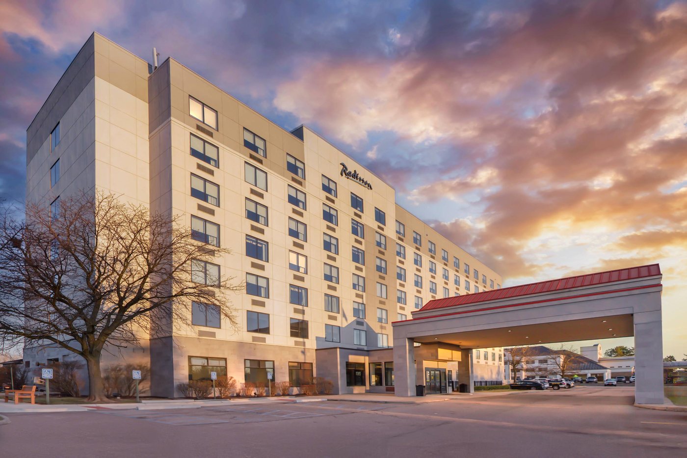 Parking at Radisson Hotel DTW