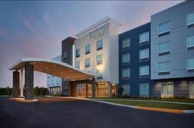 Parking at Fairfield Inn & Suites Indianapolis Plainfield
