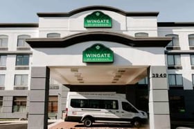 Parking at Wingate by Wyndham Chantilly Dulles Airport