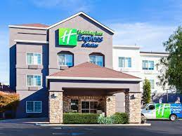Parking at Holiday Inn Express & Suites Oakland Airport