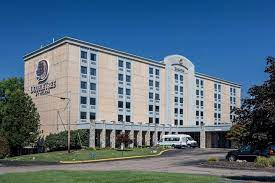 Parking at DoubleTree by Hilton Hotel Pittsburgh Airport