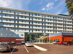 Parking at Aloft LGA Airport