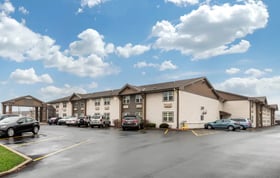Parking at Econolodge MKE