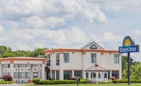 Parking at Days Inn by the Wyndham