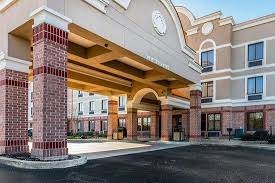 Parking at Comfort Inn & Suites Airport-American Way