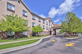 Parking at Hampton Inn Detroit/Belleville-Airport Area - DTW