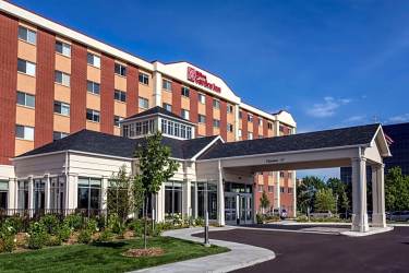 Parking at Hilton Garden Inn MSP near Minneapolis Airport Parking - Image 2
