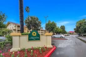 Parking at La Quinta Wyndham Tampa near Tampa Airport - Image 1