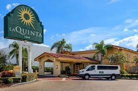 Parking at La Quinta Wyndham Tampa near Tampa Airport - Image 3