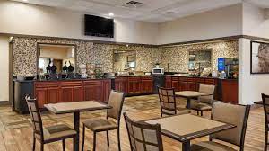 Parking at Best Western Plus Milwaukee Airport Hotel and Conference Center near Milwaukee Airport Parking - Image 2
