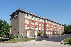 Parking at Holiday Inn Express Columbus Easton CMH Airport near John Glenn Columbus Airport Parking