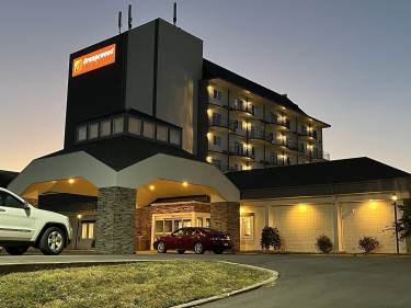 Parking at Orangewood Inn and Suites MCI near Kansas City Airport Parking
