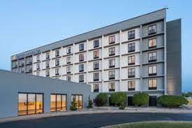Parking at Comfort Inn and Suites Buffalo near Buffalo Airport Parking