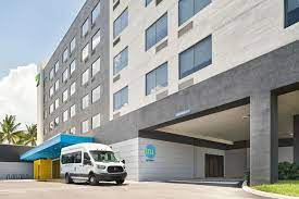 Parking at Tru by Hilton Ft Lauderdale Airport Valet near Fort Lauderdale Airport Parking - Image 2