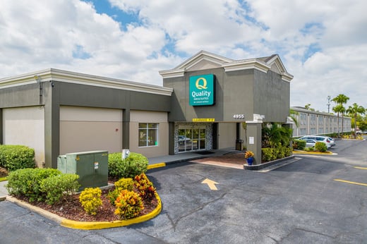 Parking at Quality Inn and Suites Port of Tampa near Port of Tampa