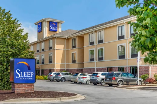 Parking at Sleep Inn and Suite MKE near Milwaukee Airport Parking