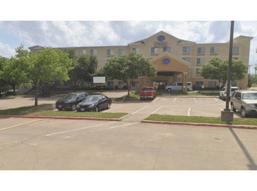 Parking at Comfort Suites Austin Airport near Austin Airport Parking - Image 1