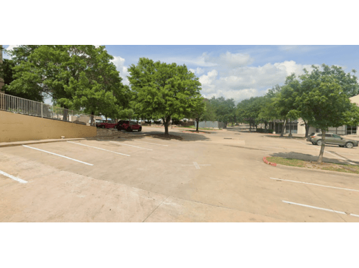 Parking at Comfort Suites Austin Airport near Austin Airport Parking - Image 2
