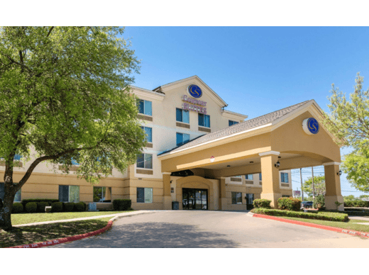 Parking at Comfort Suites Austin Airport near Austin Airport Parking - Image 3