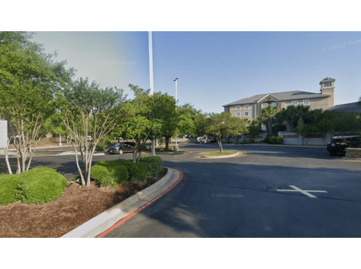 Parking at La Quinta Inn and Suites AUS near Austin Airport Parking - Image 1