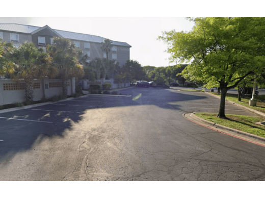 Parking at La Quinta Inn and Suites AUS near Austin Airport Parking - Image 2