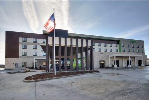 Parking at Wyndham Garden Sacremento Airport Natomas near Sacremento International Airport 