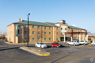 Parking at Wyndham Garden Romulus DTW near Detroit Airport Parking