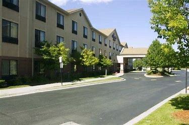 Parking at Hampton Inn Detroit/Belleville-Airport Area - DTW near Detroit Airport Parking - Image 1