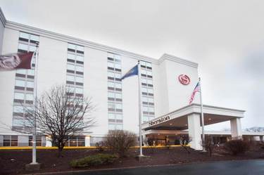 Parking at Sheraton Pittsburgh Airport Hotel near Pittsburgh Airport Parking - Image 1