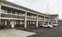 Parking at Knights Inn Indianapolis near Indianapolis Airport Parking - Image 2