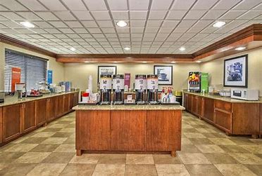 Parking at Hampton Inn Detroit/Belleville-Airport Area - DTW near Detroit Airport Parking - Image 3