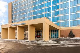 Parking at Comfort Inn & Suites OMA near Eppley Airfield Parking - Image 1