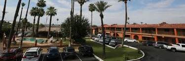Parking at Howard Johnson - PHX near Phoenix Sky Harbor Airport Parking - Image 2