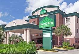 Parking at Wingate by Wyndham near George Bush Airport Parking - Image 1