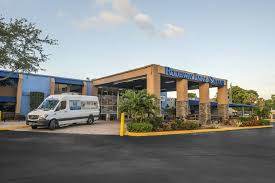 Parking at Rodeway Inn and Suites Parking near Port Everglades - Image 1