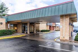 Parking at Comfort Inn MSP near Minneapolis Airport Parking - Image 2