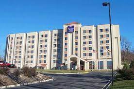 Parking at Holiday Inn Express Hotel Cruise Parking near Port of Baltimore - Image 1