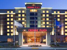 Parking at MKE Crowne Plaza Airport Hotel near Milwaukee Airport Parking - Image 2