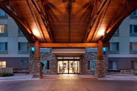 Parking at Holiday Inn Express & Suites - DIA near Denver Airport Parking - Image 3