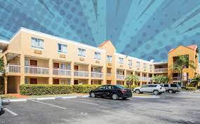 Parking at Quality Inn Miami Airport Hotel near Miami Airport Parking - Image 1