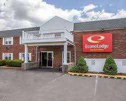 Parking at Econo Lodge Inn & Suites - BDL near Bradley Airport Parking - Image 1