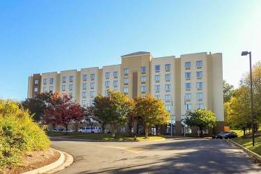 Parking at Holiday Inn Express Hotel Cruise Parking