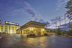 Parking at La Quinta Inn and Suites by Wyndham BWI