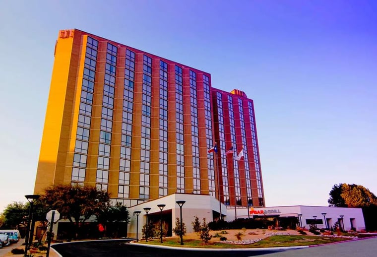 Parking at P1216 Hilton Arlington AT&T