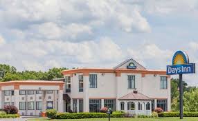 Parking at Days Inn by the Wyndham