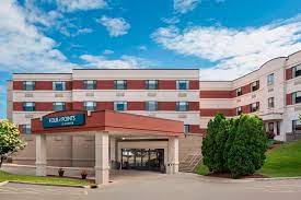 Parking at Royle Hotel Milwaukee Airport